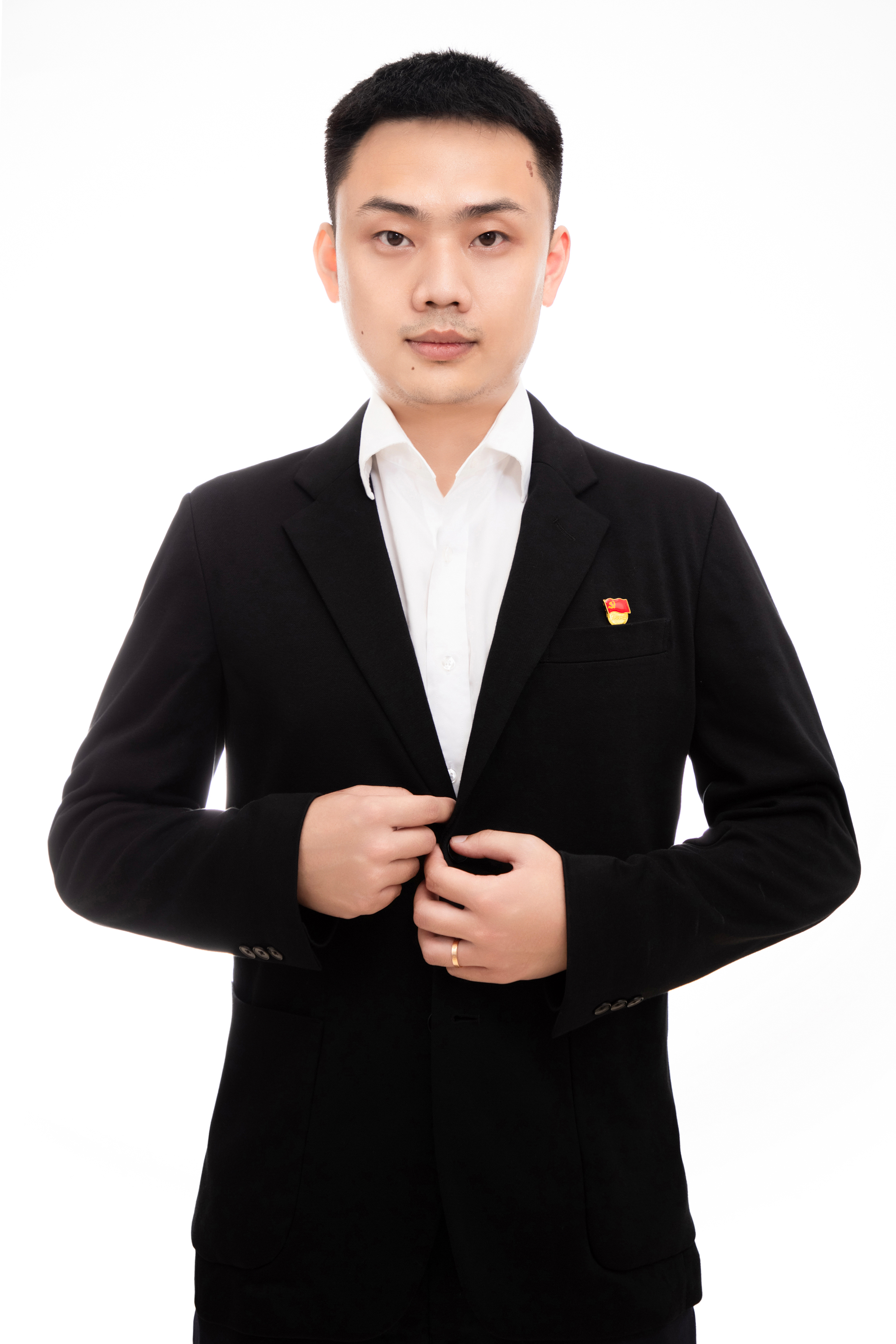汪浩  北京理工大学法律硕士（非法学）专业，　并在北京大学取得经济学双学位.JPG